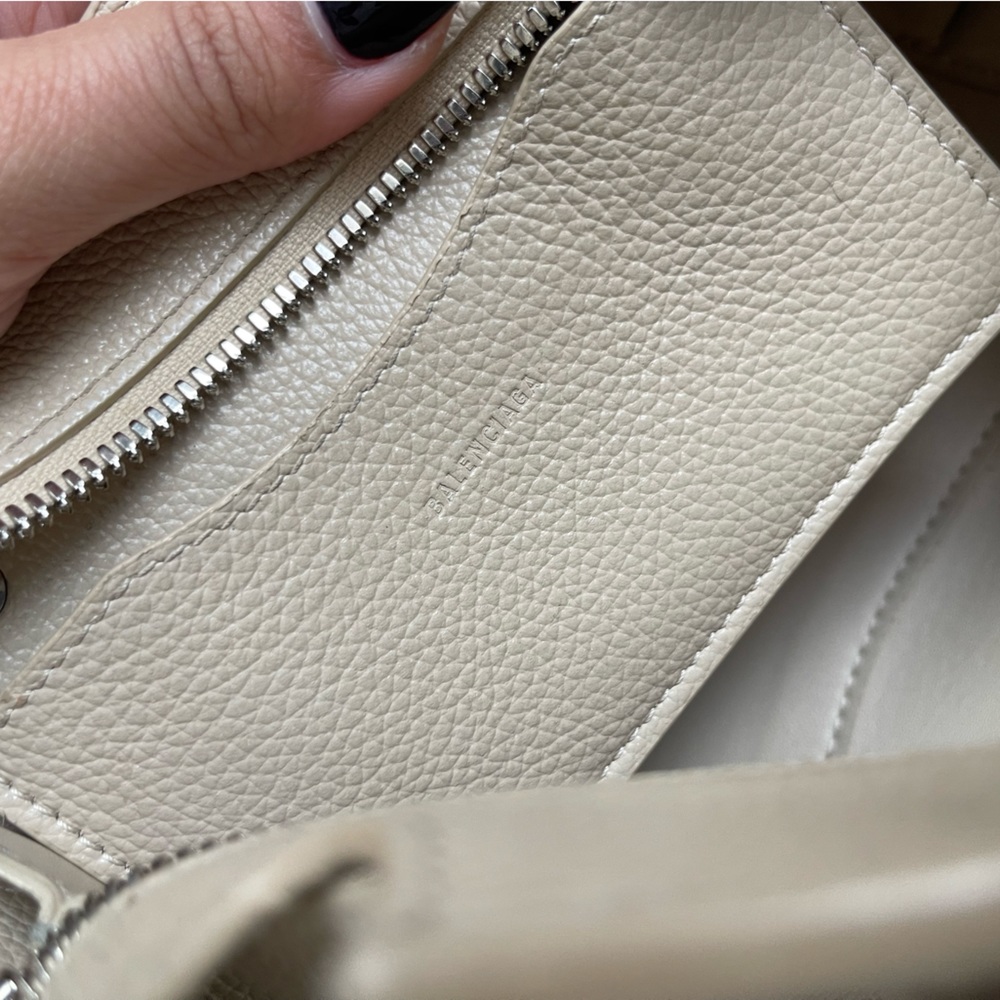 Balenciaga Neo Classic mini in cream - Picture 12 of 16